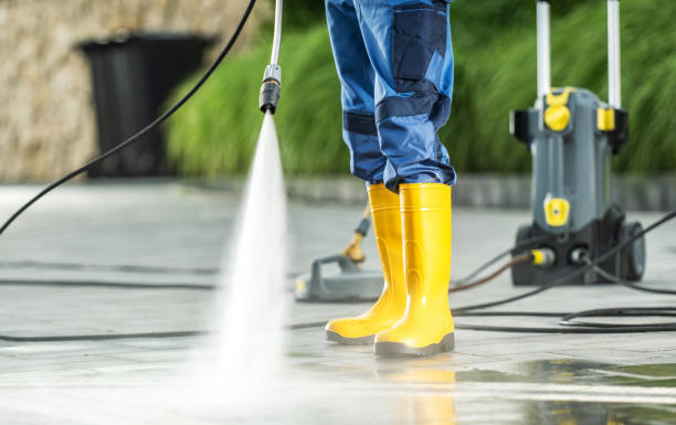 Best Roof Power Washing Services  in Sigourney, IA